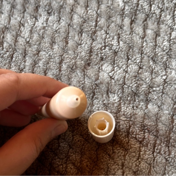 🎄 NEW Fenty Soft Matte Foundation Travel Size shade 200 - Picture 3 of 4